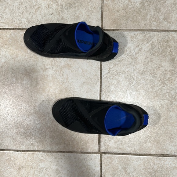 Nike Go FlyEase Shoes - Picture 2 of 6